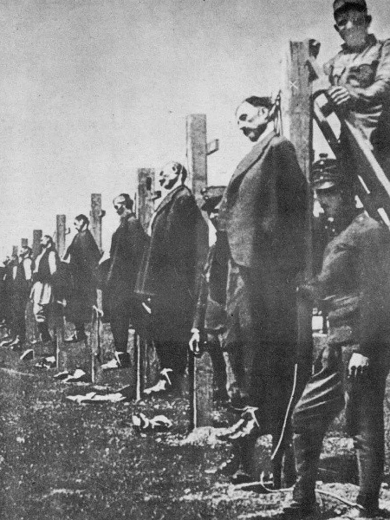 Serb civilians captured at Austrian front line, date uncertain.
