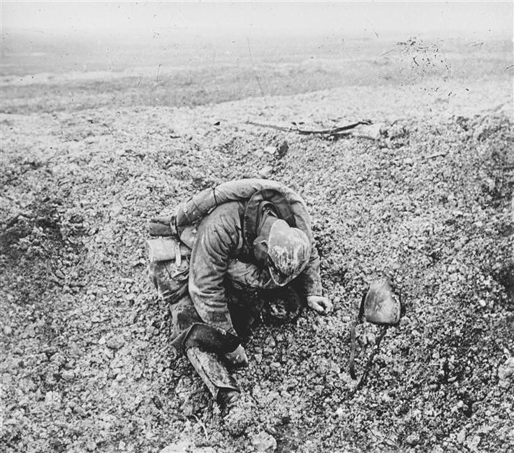 A fallen French soldier at Verdun, 1916.