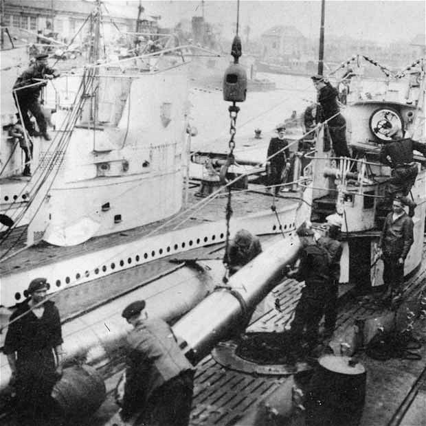 Loading torpedoes onto German U-boats, circa 1916.