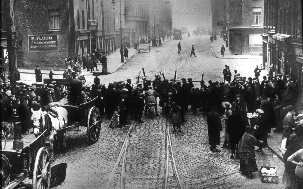 Police build barricades in central Dublin during Easter Uprising, April 1916.